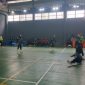 SERU: Pertandingan bola voli putri berlangsung seru. (ist/sadamanews.com)